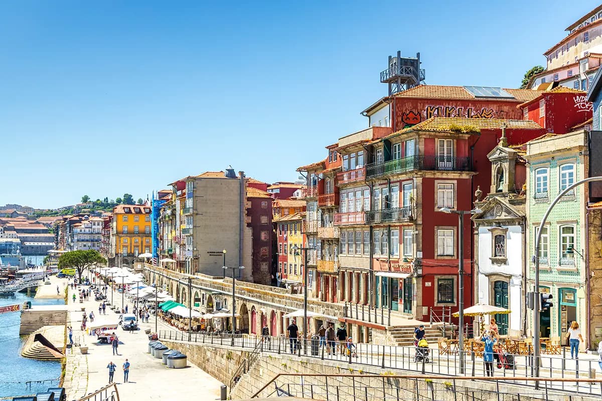 Viver sem carro no Porto: imóveis no centro da cidade com excelente acessibilidade a pé e conexão com o metrô
