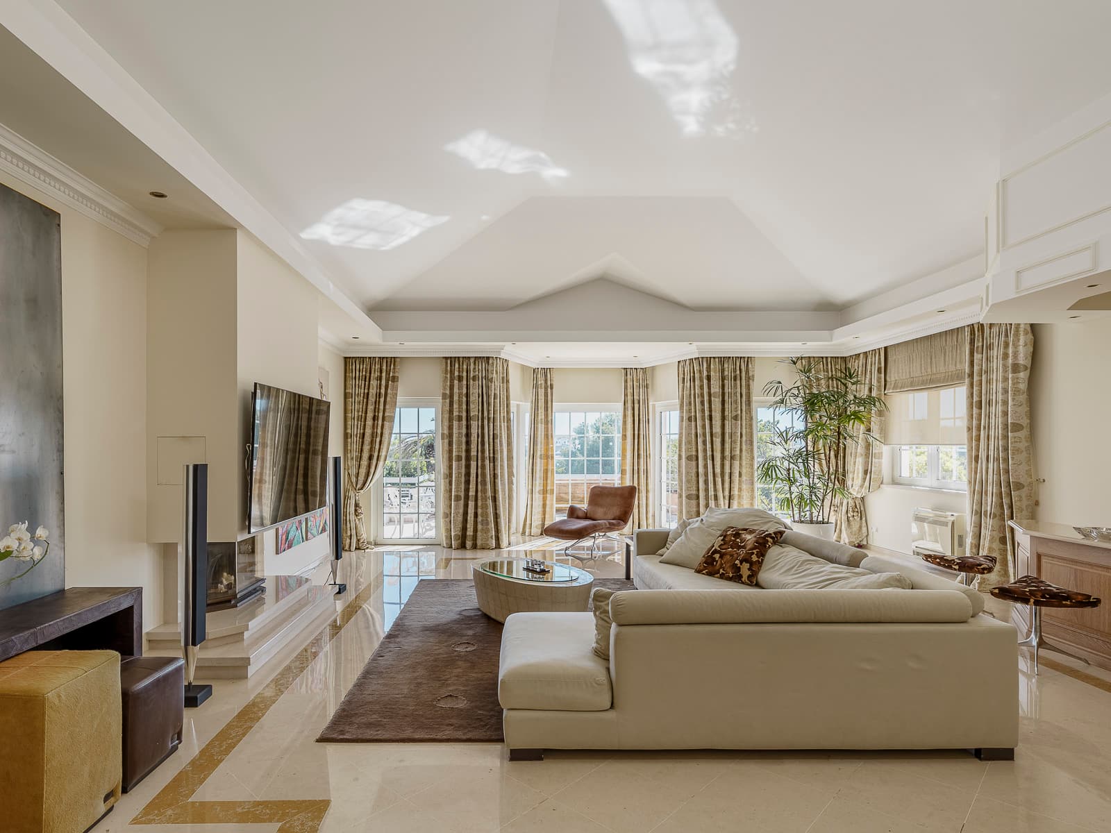Featured property gallery image