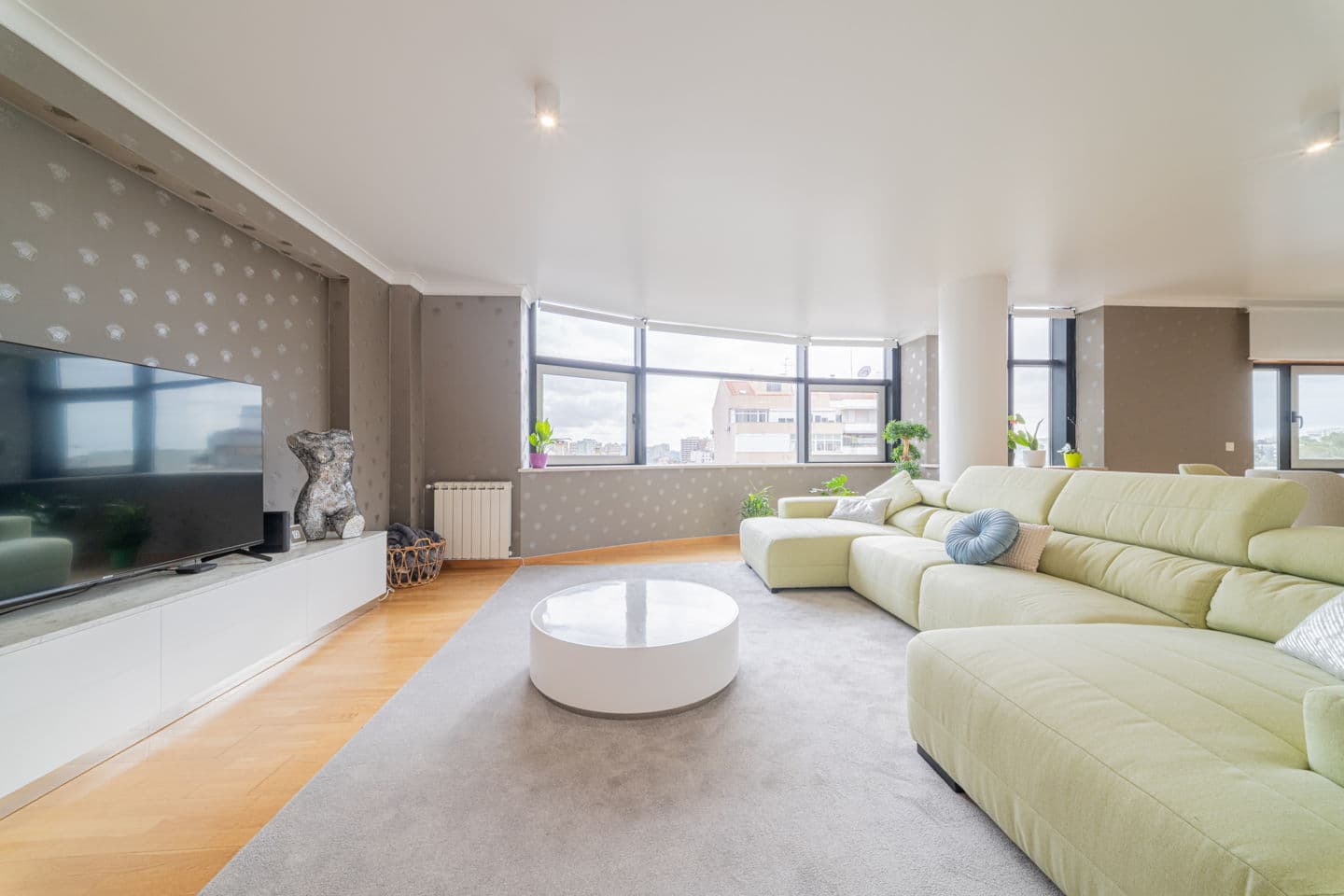 Featured property gallery image