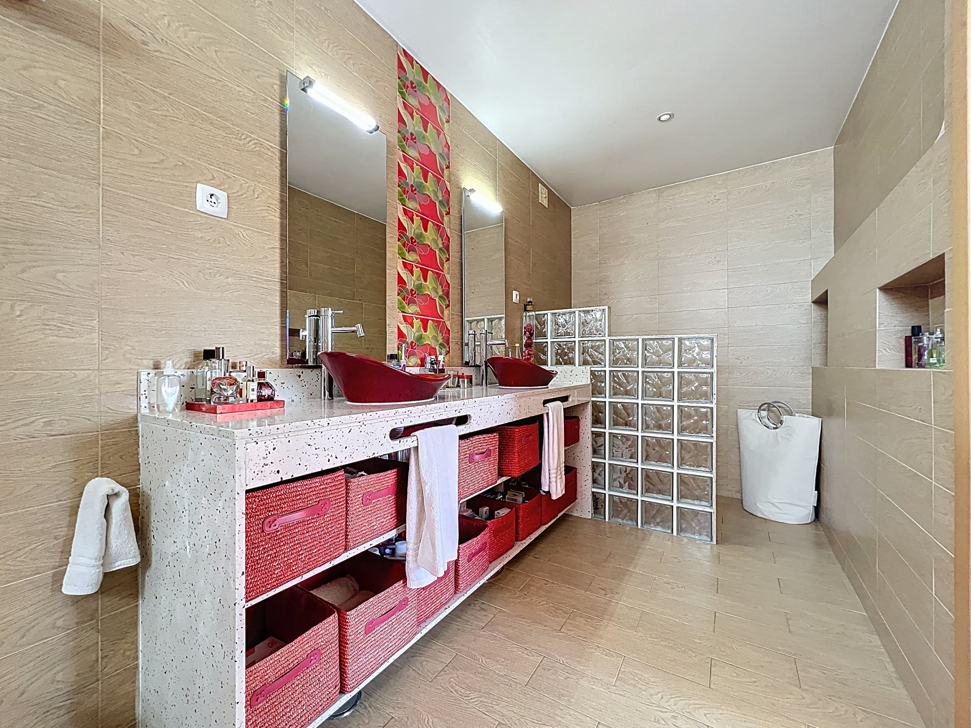Featured property gallery image