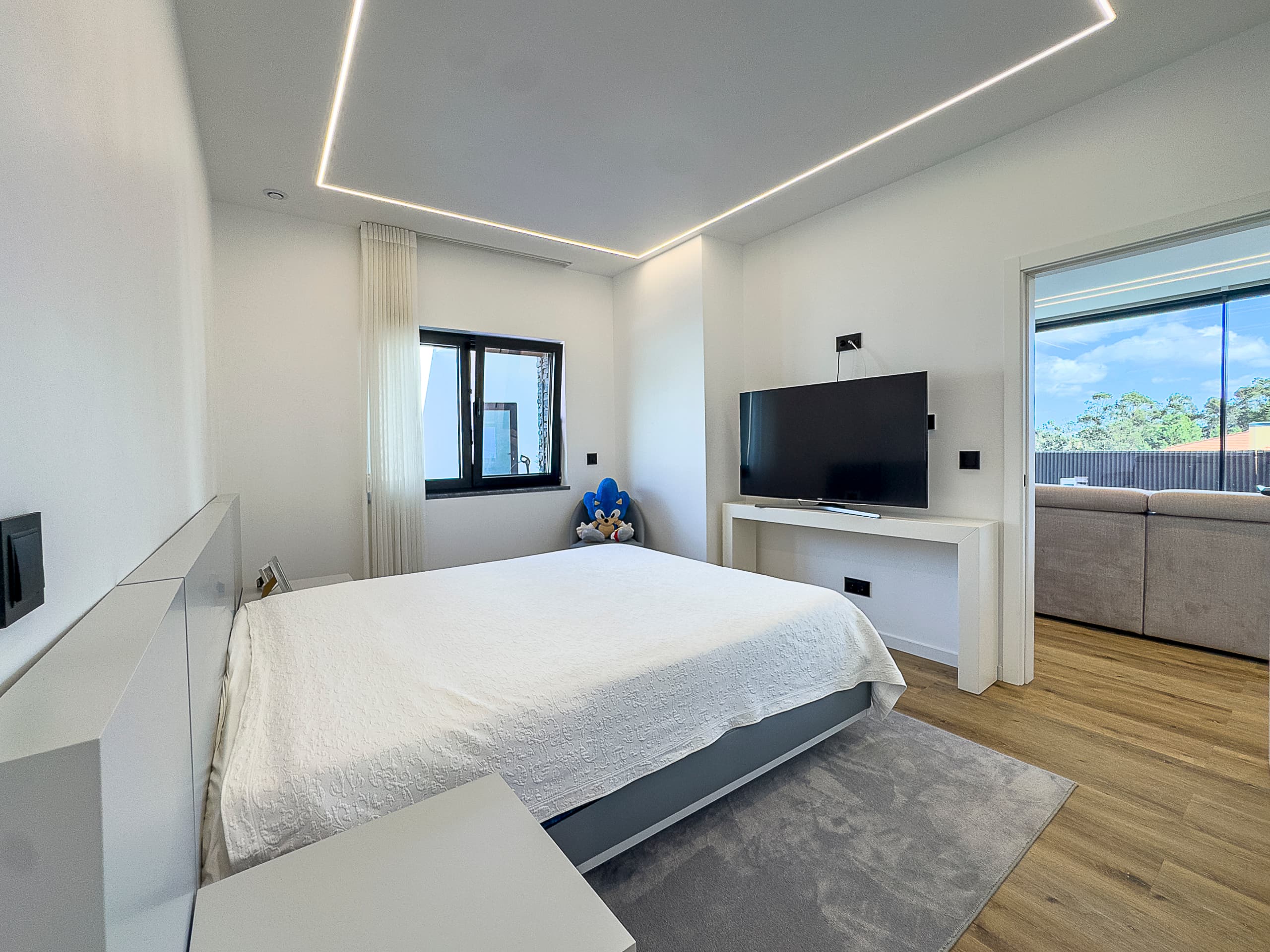 Featured property gallery image