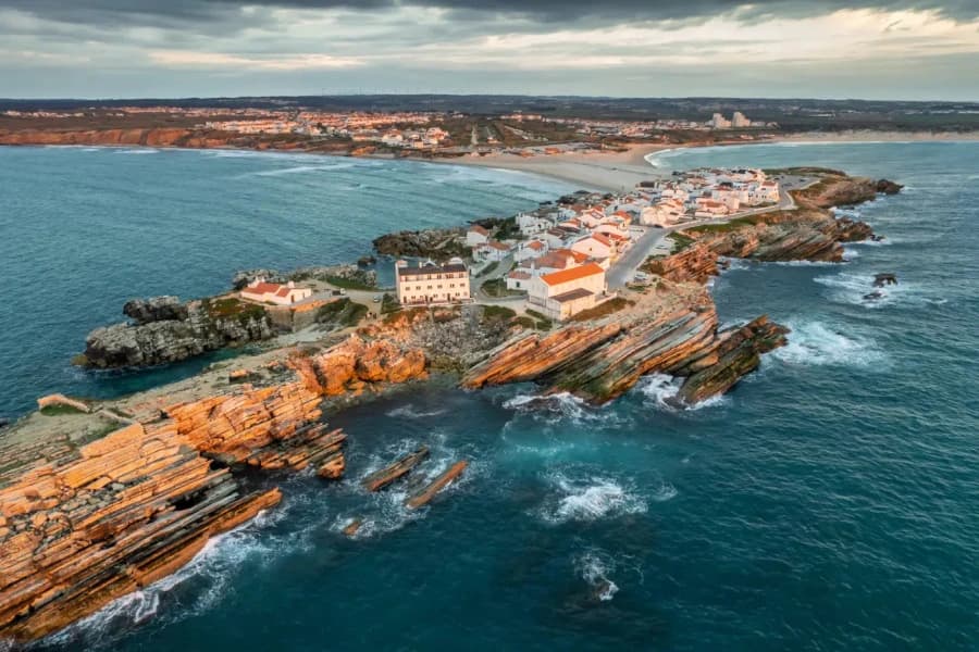 Amazing Properties Less Than 1.5 Hours From Lisbon