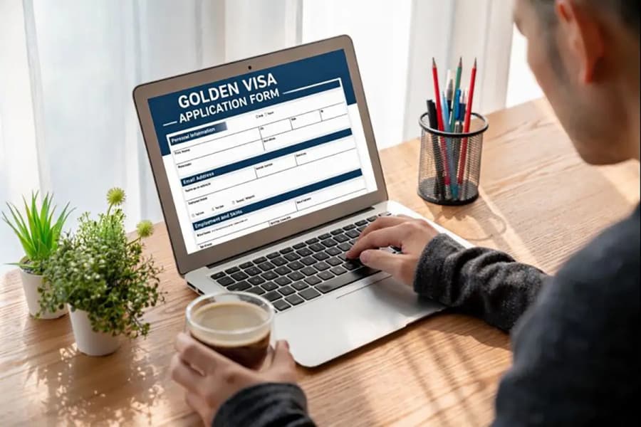Man applying for a Golden Visa online