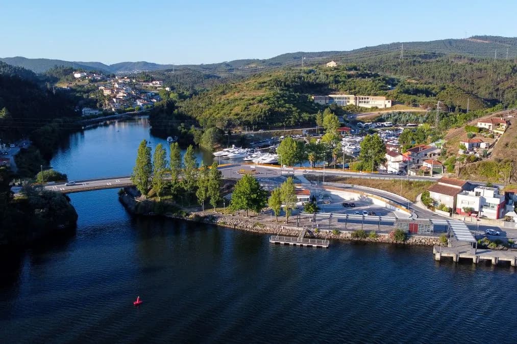 Properties in Gondomar: Riverside Living