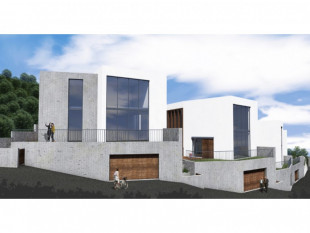 Land with a house in ruin in the historic center of Alcobaça, Property for sale in CR327