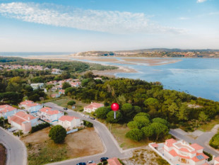 Plot 1st line Obidos Lagoon, Property for sale in BL807