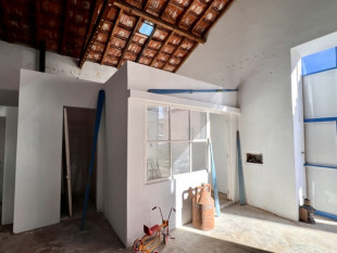 Warehouse in the center of Peniche, Property for sale in BL869