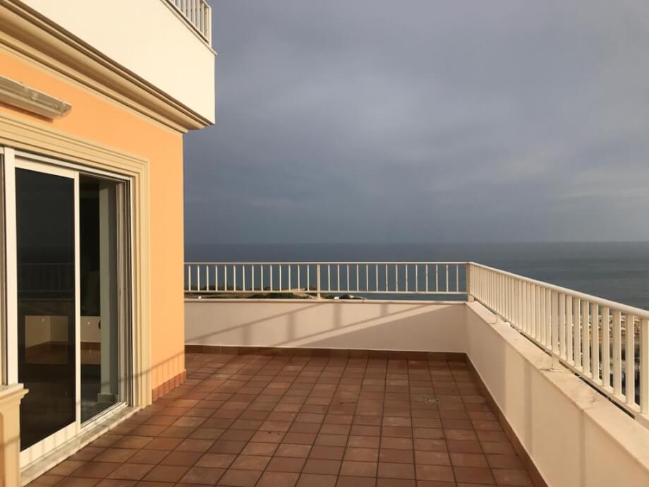 Beachfront Apartment in Armação de Pêra, Property for sale in Silves, Faro, PW3634