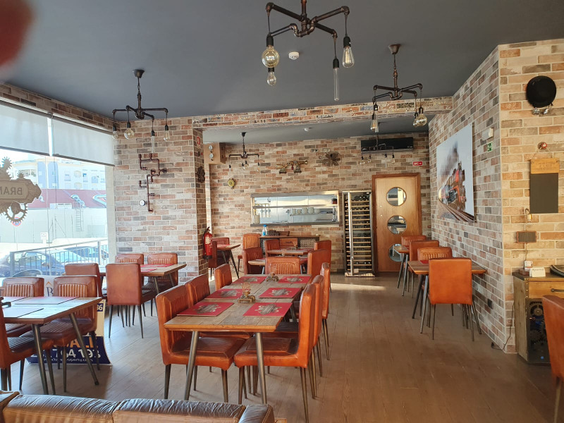 Central Lagos Renowned Restaurant with guaranteed yield, Property for sale in PW3708