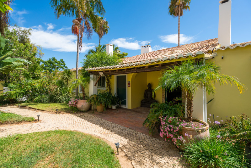 7 Bed Villa | Mexilhoeira Grande Oasis, Property for sale in PW3725