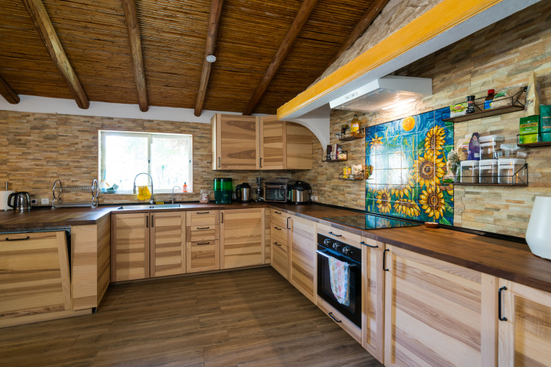 7 Bed Villa | Mexilhoeira Grande Oasis, Property for sale in PW3725