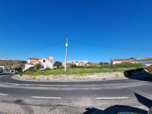 Land in Nazaré with approved project for 2 houses and 15 apartments, Property for sale in BL998