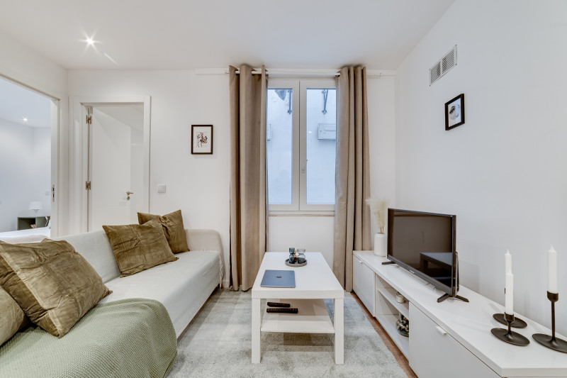 2 bedroom apartment in prime Lisbon location., Property for sale in PW3782