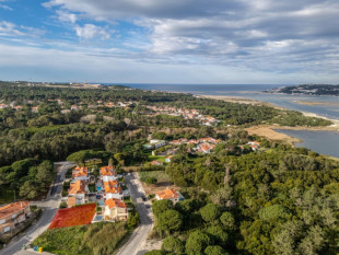 Lote para moradia isolada a apenas 220 metros da Lagoa de Óbidos, Property for sale in Óbidos, Leiria, BL1054