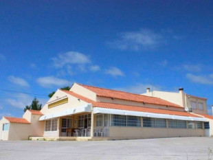 Espaço comercial e de habitação, Property for sale in Óbidos, Leiria, BL1077