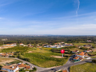 Land for construction between Foz do Arelho and São Martinho do Porto, Property for sale in BL1083