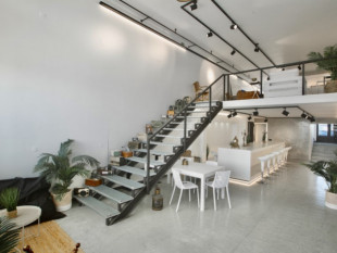 Versatile and Sophisticated Space for Investment or housing in Peniche, Property for sale in BL1131
