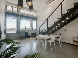Versatile and Sophisticated Space for Investment or housing in Peniche, Property for sale in BL1131