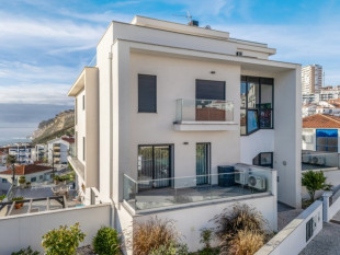 Modern flat with stunning sea views, Property for sale in BL1185