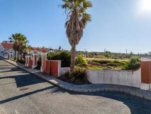 Plot with approved project in Praia D'El Rey resort just 220 meters from the beach, Property for sale in BL1186