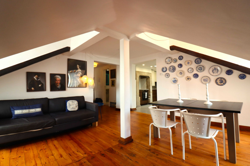 Beautiful 2 Bedroom In Baixa Chiado, Property for sale in PW3931