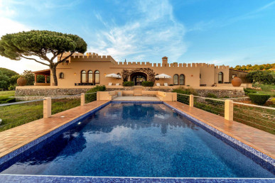 Exceptional Castle With Stunning Sea Views In Goldra, Property for sale in PP3898