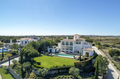 Fabulous villa in Monte Rei Golf & Country Club Overlooking Multiple Holes, Property for sale in PP6317