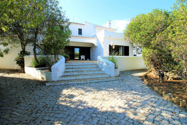 Charming Villa In Porches, Property for sale in PP4261