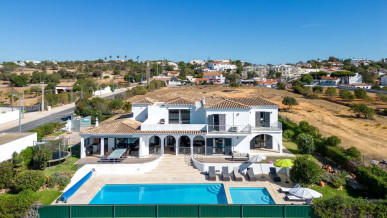 Magnificent 6 Bed Villa next to Salgados Golf course, Property for sale in PP7072