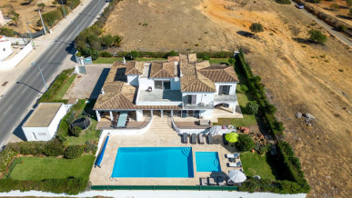 Magnificent 6 Bed Villa next to Salgados Golf course, Property for sale in PP7072