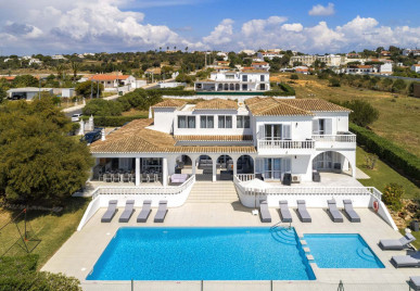 Magnificent 6 Bed Villa next to Salgados Golf course, Property for sale in PP7083