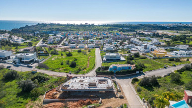 Spectacular 4+1 Bedroom Villa With Lift Under Construction, Sea Views, By Albufeira Marina, Property for sale in PP172963