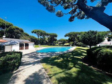 Traditional Single Storey 3-Bedroom Townhouse In Vilamoura, Property for sale in PP173066