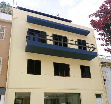 Extraordinary 3 Bedroom Townhouse + Commercial In Ribeira Brava, Property for sale in PP173086