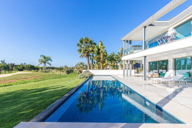Contemporary 5 Bedroom Villa With Heated Pool Overlooking The Golf Course, Property for sale in PP173282