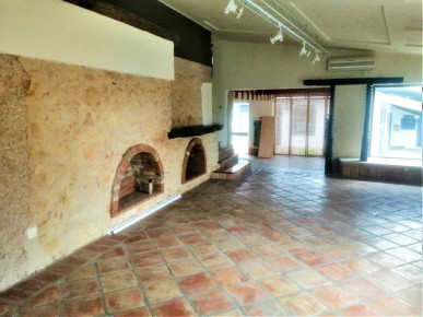 Spacious Commercial Property - Fantastic Location In Almancil, Property for sale in PP173350