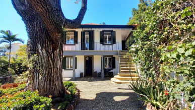 Villa classica V3 + V1 with pool in prime area of Funchal City Center, Madeira Island, Property for sale in PP173489