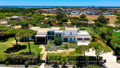 Masterpiece In The Heart Of Vilamoura, Property for sale in PP173535