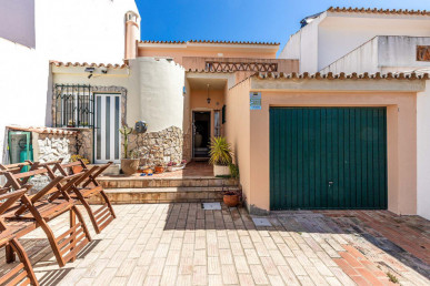 Charming 3 Bedroom Townhouse In Quarteira, Property for sale in PP173650