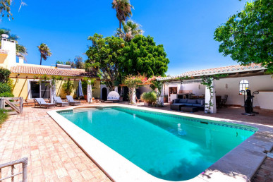 Splendid Seven-Bedroom Villa Near Mexilhoeira Grande, Property for sale in PP173890