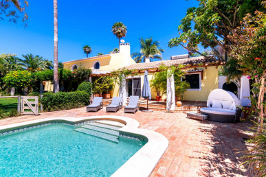 Splendid Seven-Bedroom Villa Near Mexilhoeira Grande, Property for sale in PP173890