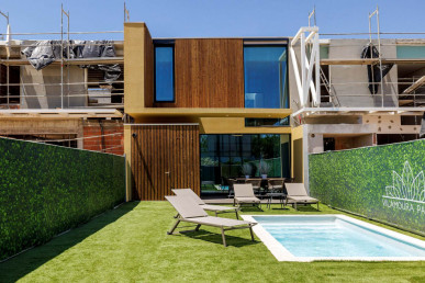 Luxury Townhouses a Stones Throw from Vilamoura Marina, Property for sale in PP174257