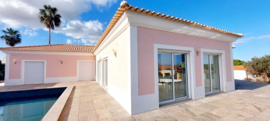 Spacious Villa Close To Palmares Golf Course With Sea Views, Property for sale in PP174498