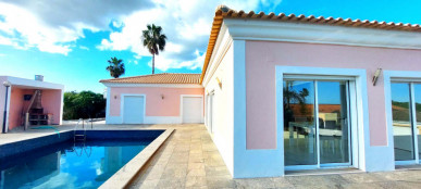 Spacious Villa Close To Palmares Golf Course With Sea Views, Property for sale in PP174498