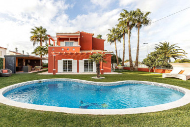 Elegant 3+1 Bedroom Villa With Pool, Privileged Location Close To Praia Da Nossa Sra. Da Rocha, Property for sale in PP174564