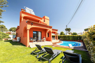 Luxurious 4 Bedroom Villa In Vilamoura Marina With Exceptional Amenities, Property for sale in PP174752