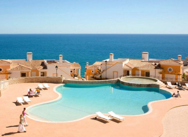 Modern 2-Bed Townhouse On Popular Beach Resort With Spectacular Ocean Views., Property for sale in PP175067