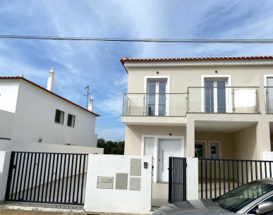Stunning 3 Floor Villa Located In Altura, Property for sale in PP175362