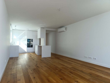 Luxury Waterfront One Bedroom Apartment In Fuseta, Property for sale in PP175386