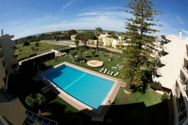 T2 Apartment Located Within Walking Distance Of Vilamoura Marina, Property for sale in PP175499